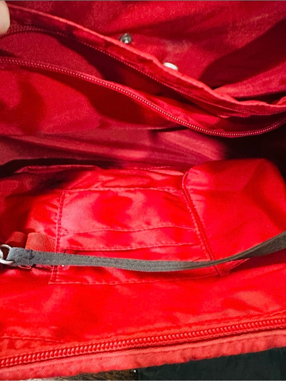 Baggallini Brown and Red Men's Travel Tote - Picture 4 of 4